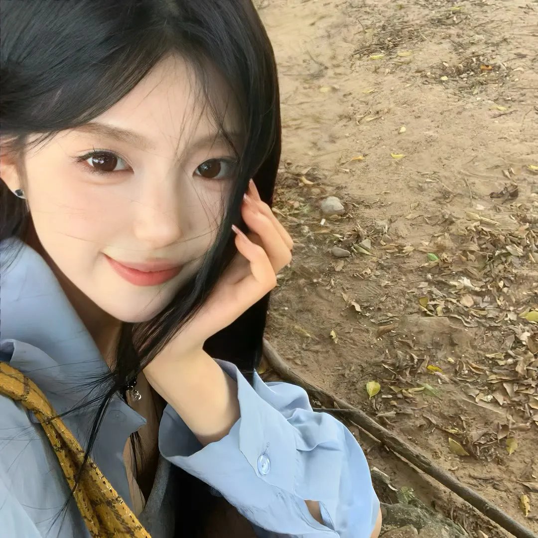 她爱他